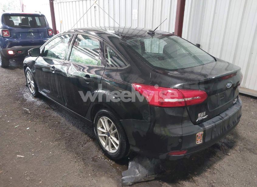 Photo 3 of 2015 Ford Focus SE (VIN 1FADP3F25FL216205)