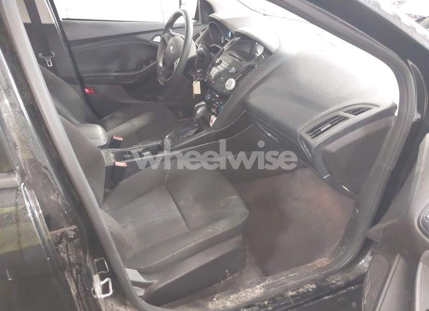 Photo 5 of 2015 Ford Focus SE (VIN 1FADP3F25FL216205)