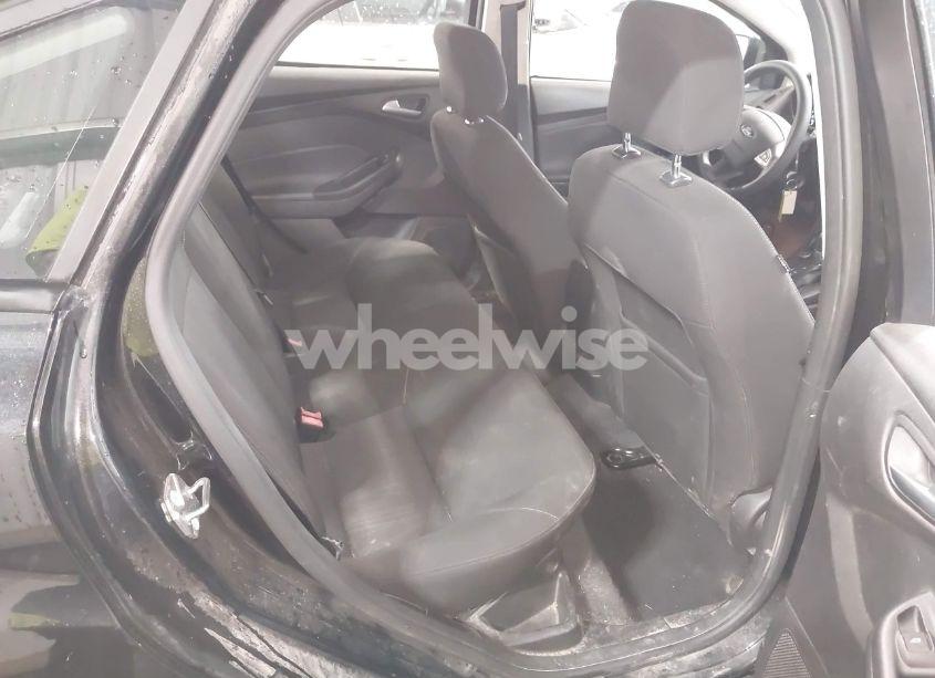 Photo 8 of 2015 Ford Focus SE (VIN 1FADP3F25FL216205)