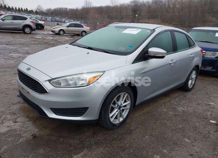 Photo 2 of 2015 Ford Focus SE (VIN 1FADP3F25FL216706)
