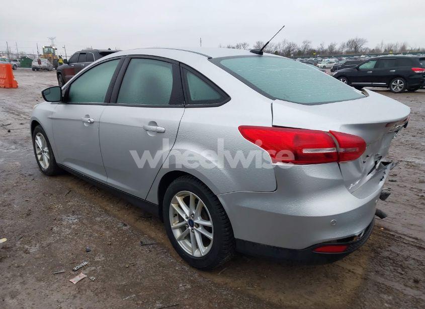Photo 3 of 2015 Ford Focus SE (VIN 1FADP3F25FL216706)
