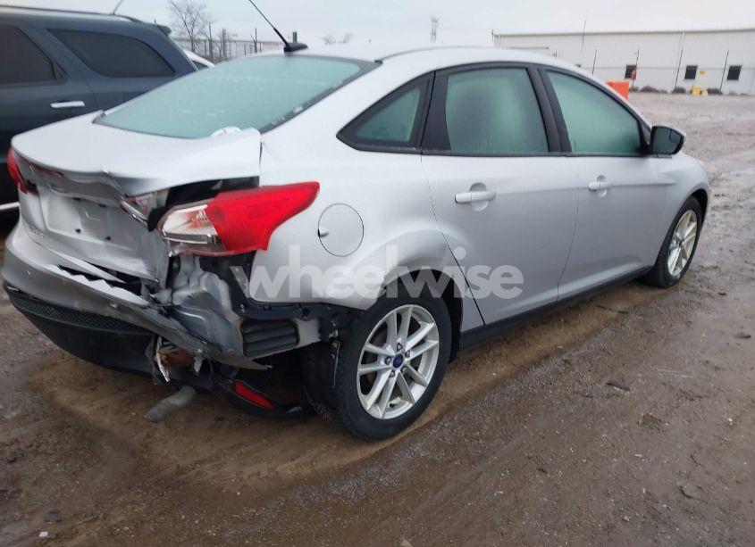 Photo 4 of 2015 Ford Focus SE (VIN 1FADP3F25FL216706)