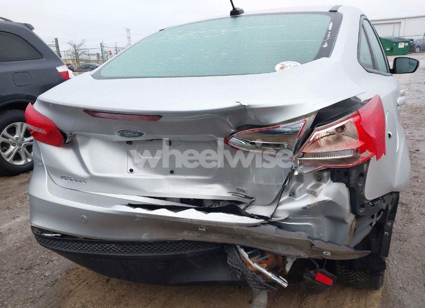 Photo 6 of 2015 Ford Focus SE (VIN 1FADP3F25FL216706)