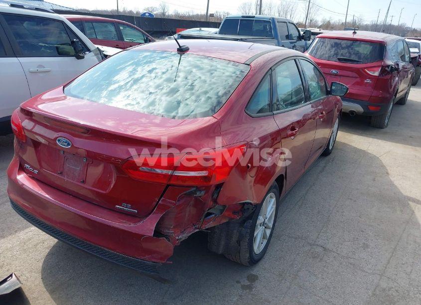 Photo 4 of 2015 Ford Focus SE (VIN 1FADP3F25FL229276)