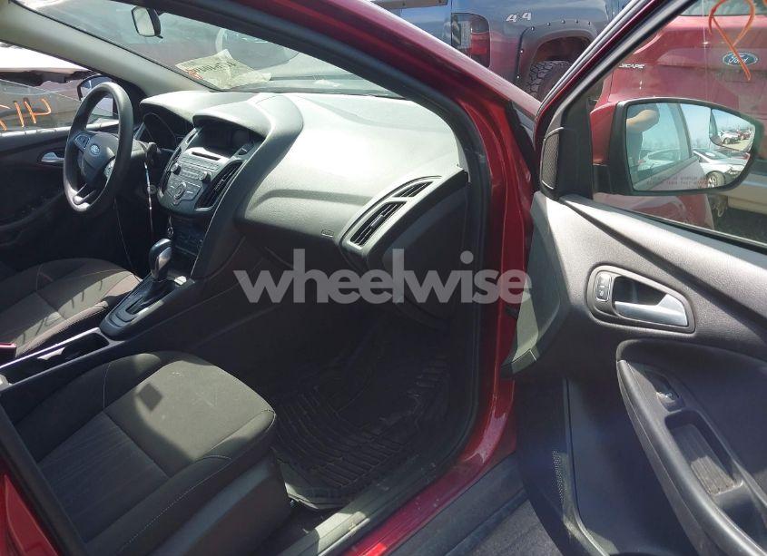 Photo 5 of 2015 Ford Focus SE (VIN 1FADP3F25FL229276)