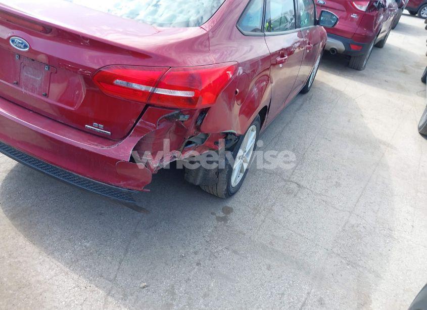 Photo 6 of 2015 Ford Focus SE (VIN 1FADP3F25FL229276)