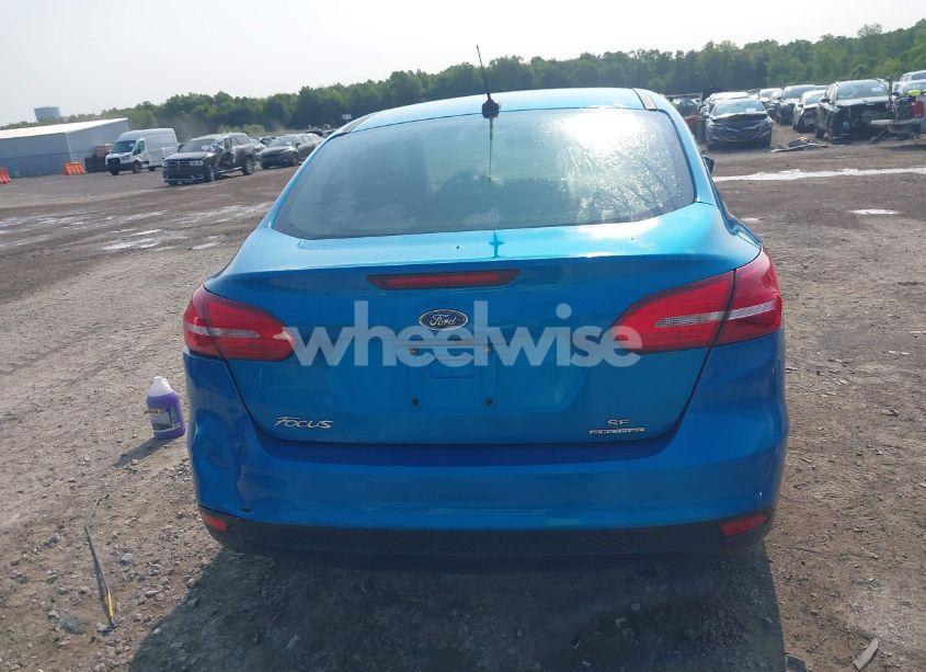 Photo 16 of 2015 Ford Focus SE (VIN 1FADP3F25FL230220)