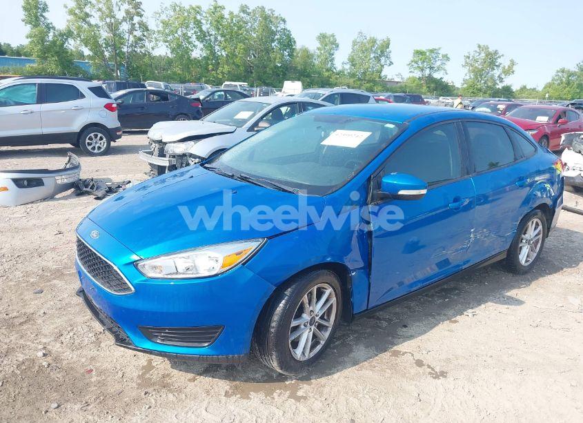 Photo 2 of 2015 Ford Focus SE (VIN 1FADP3F25FL230220)