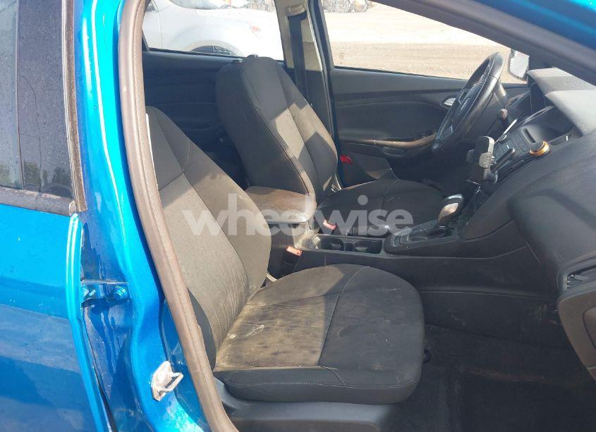 Photo 5 of 2015 Ford Focus SE (VIN 1FADP3F25FL230220)