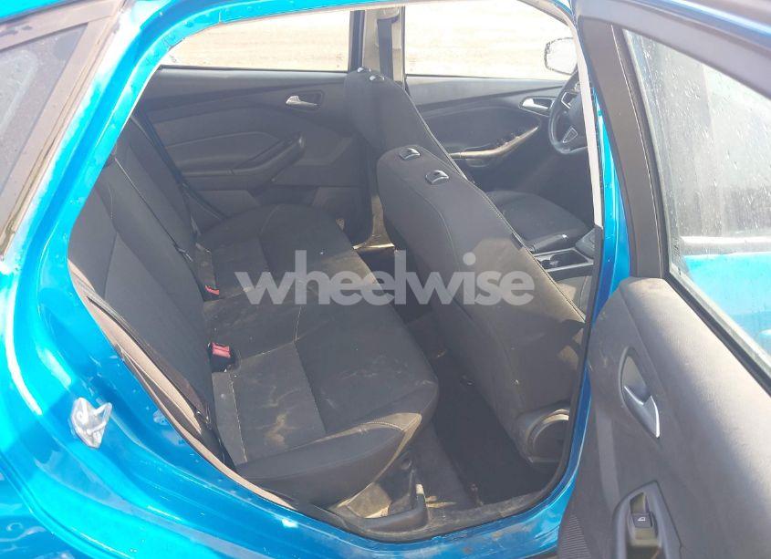 Photo 8 of 2015 Ford Focus SE (VIN 1FADP3F25FL230220)