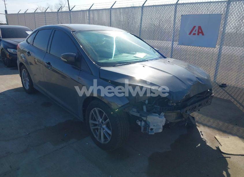 2015 Ford Focus SE (VIN 1FADP3F25FL230556) main photo