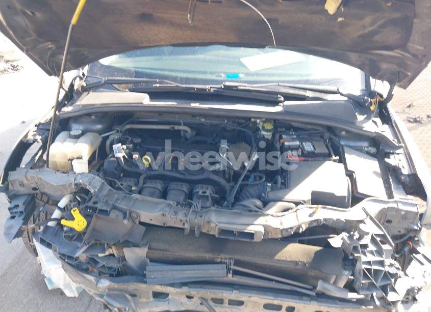 Photo 10 of 2015 Ford Focus SE (VIN 1FADP3F25FL230556)