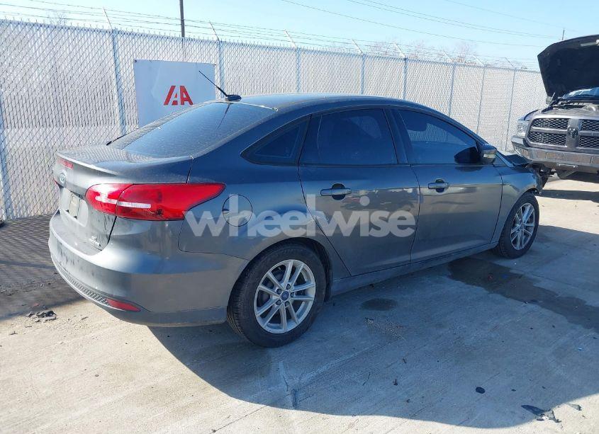 Photo 4 of 2015 Ford Focus SE (VIN 1FADP3F25FL230556)