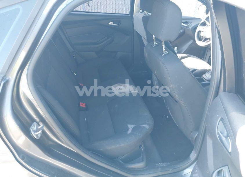 Photo 8 of 2015 Ford Focus SE (VIN 1FADP3F25FL230556)