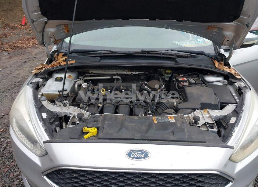 Photo 10 of 2015 Ford Focus SE (VIN 1FADP3F25FL239533)