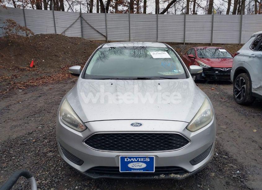 Photo 13 of 2015 Ford Focus SE (VIN 1FADP3F25FL239533)