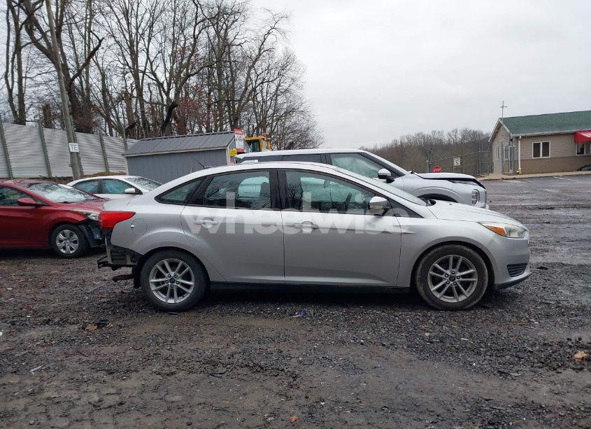 Photo 14 of 2015 Ford Focus SE (VIN 1FADP3F25FL239533)