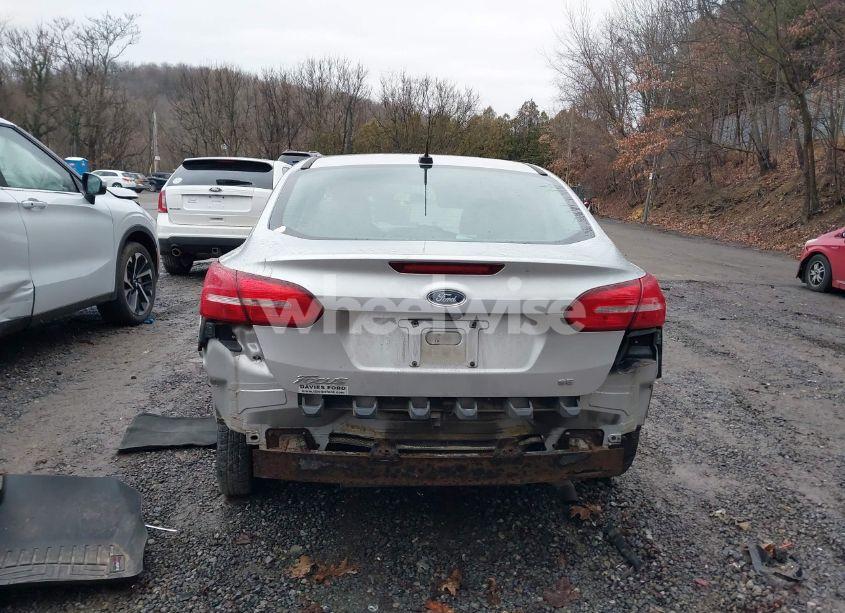 Photo 17 of 2015 Ford Focus SE (VIN 1FADP3F25FL239533)