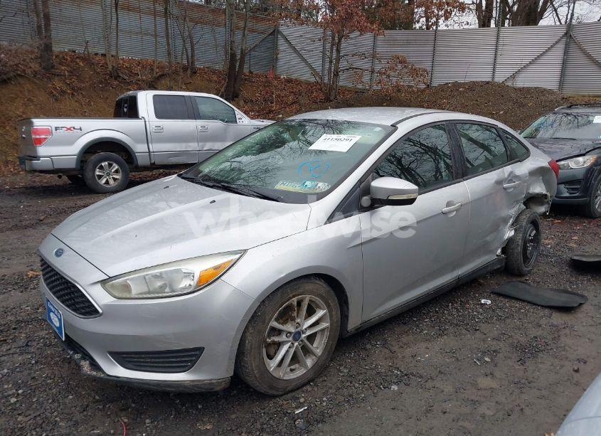 Photo 2 of 2015 Ford Focus SE (VIN 1FADP3F25FL239533)