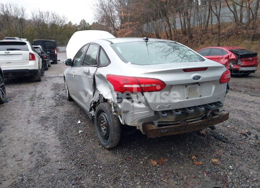 Photo 6 of 2015 Ford Focus SE (VIN 1FADP3F25FL239533)