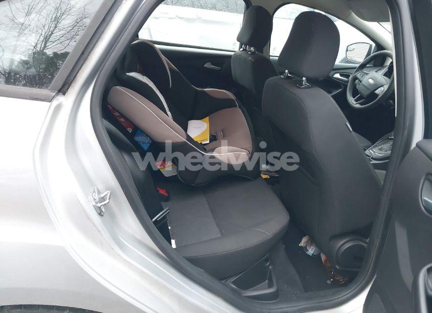 Photo 8 of 2015 Ford Focus SE (VIN 1FADP3F25FL239533)