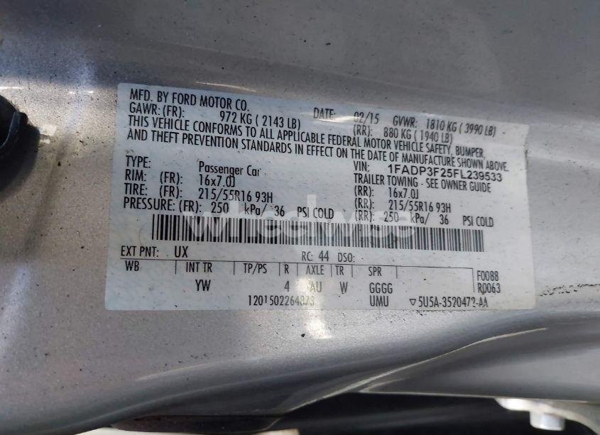 Photo 9 of 2015 Ford Focus SE (VIN 1FADP3F25FL239533)