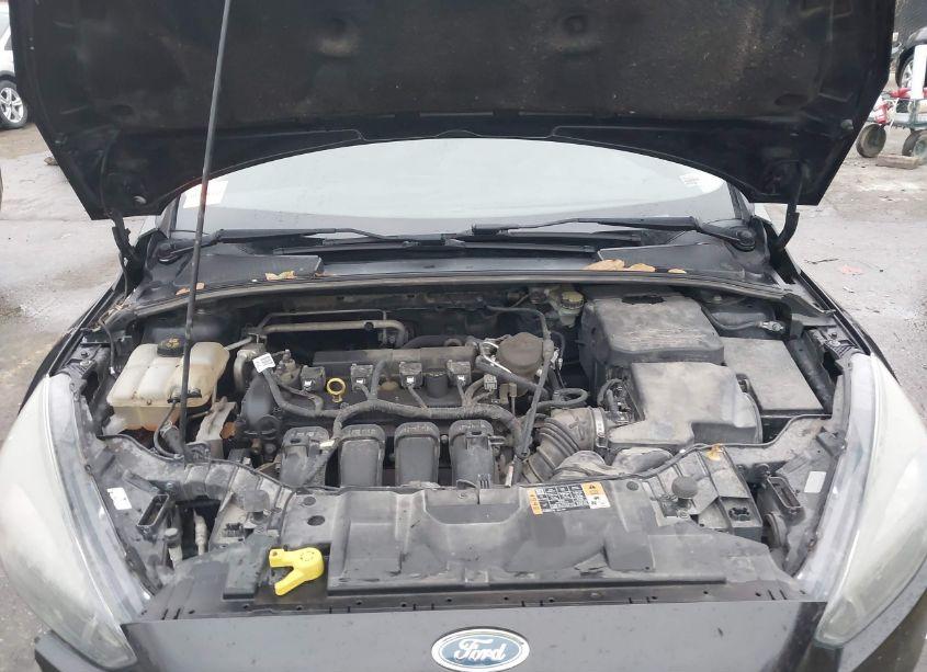 Photo 10 of 2015 Ford Focus SE (VIN 1FADP3F25FL261354)