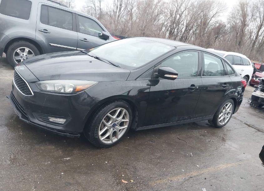 Photo 14 of 2015 Ford Focus SE (VIN 1FADP3F25FL261354)