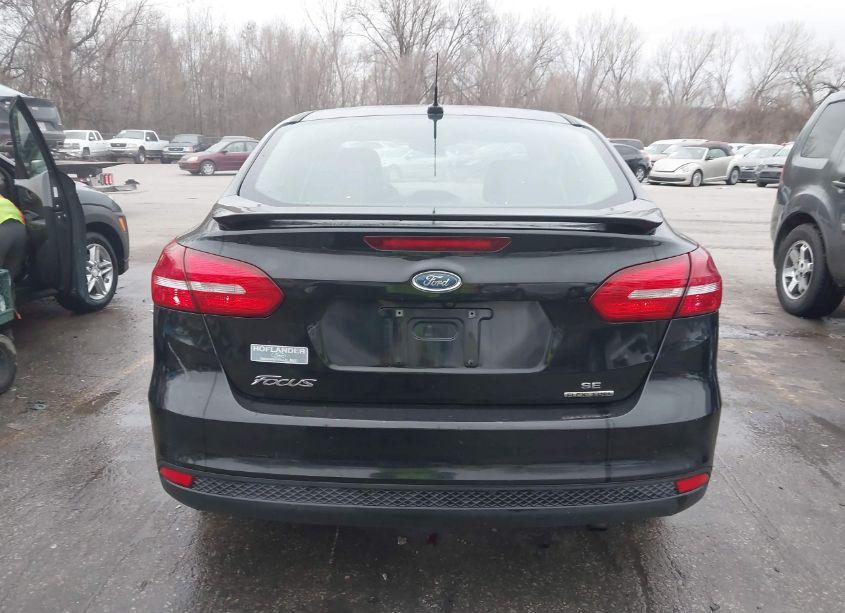 Photo 16 of 2015 Ford Focus SE (VIN 1FADP3F25FL261354)