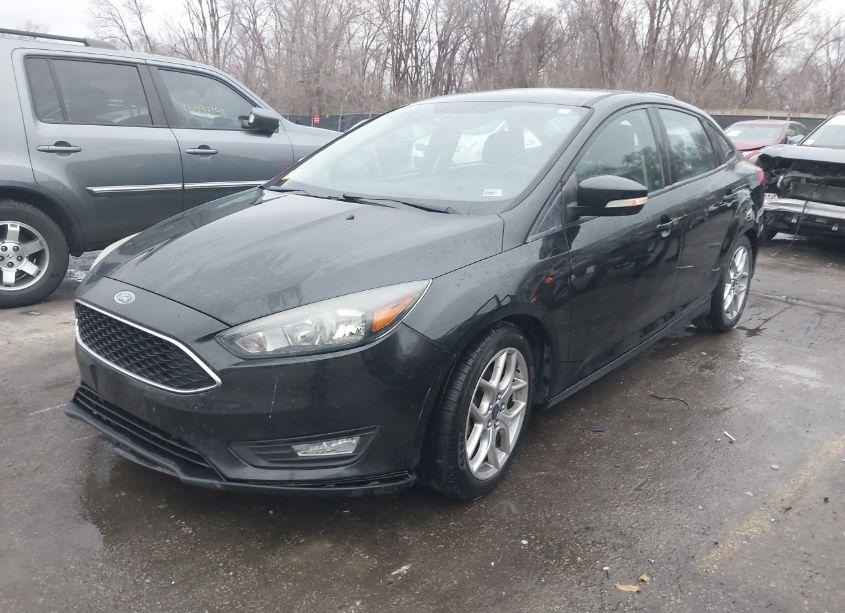 Photo 2 of 2015 Ford Focus SE (VIN 1FADP3F25FL261354)