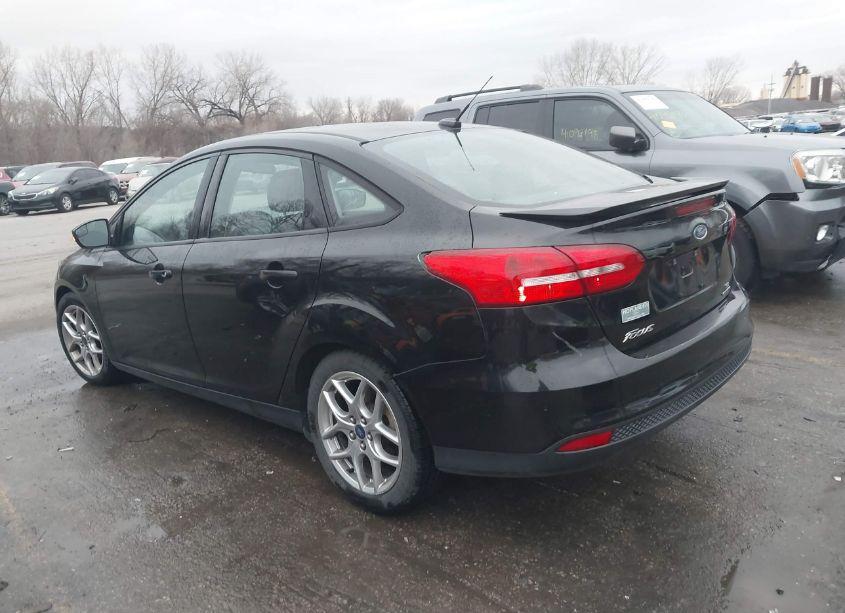 Photo 3 of 2015 Ford Focus SE (VIN 1FADP3F25FL261354)