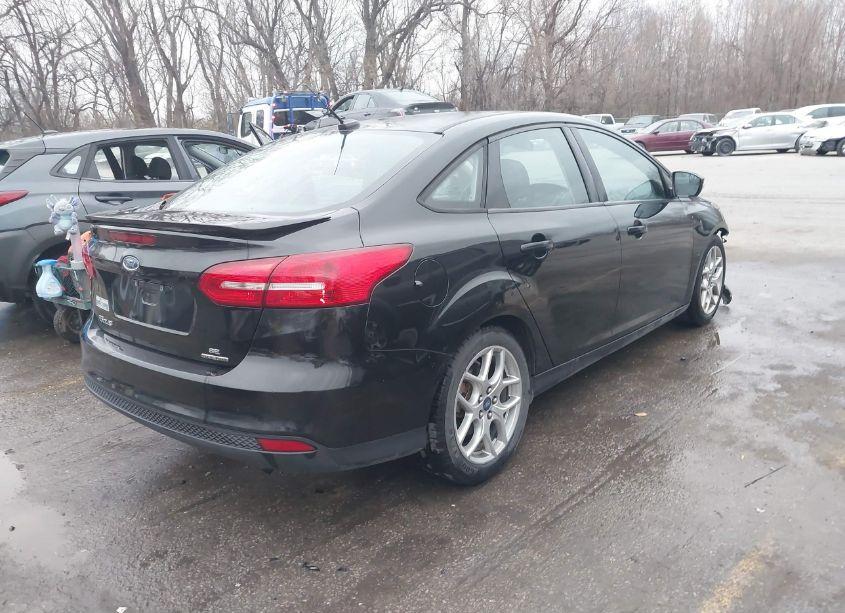 Photo 4 of 2015 Ford Focus SE (VIN 1FADP3F25FL261354)