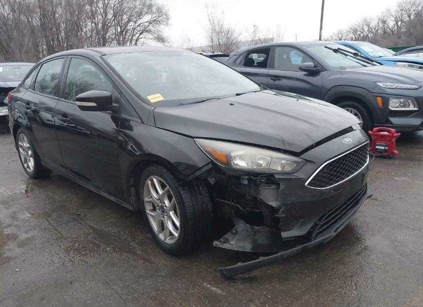 Photo 6 of 2015 Ford Focus SE (VIN 1FADP3F25FL261354)