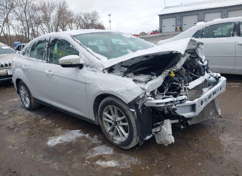 2015 Ford Focus SE (VIN 1FADP3F25FL262651) main photo