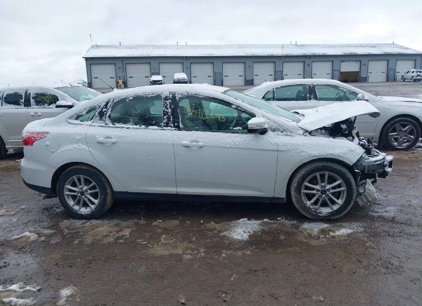 Photo 14 of 2015 Ford Focus SE (VIN 1FADP3F25FL262651)