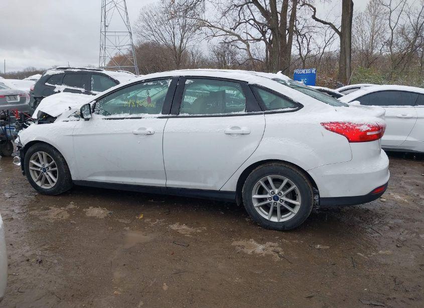 Photo 15 of 2015 Ford Focus SE (VIN 1FADP3F25FL262651)