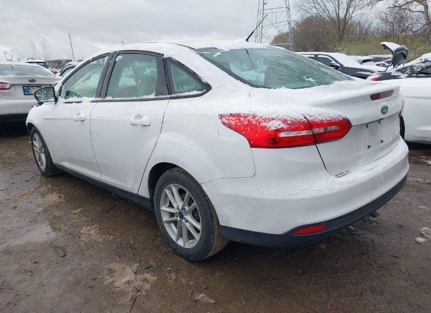 Photo 3 of 2015 Ford Focus SE (VIN 1FADP3F25FL262651)