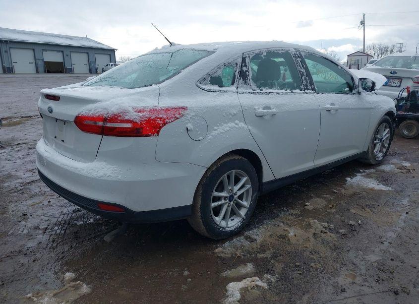 Photo 4 of 2015 Ford Focus SE (VIN 1FADP3F25FL262651)