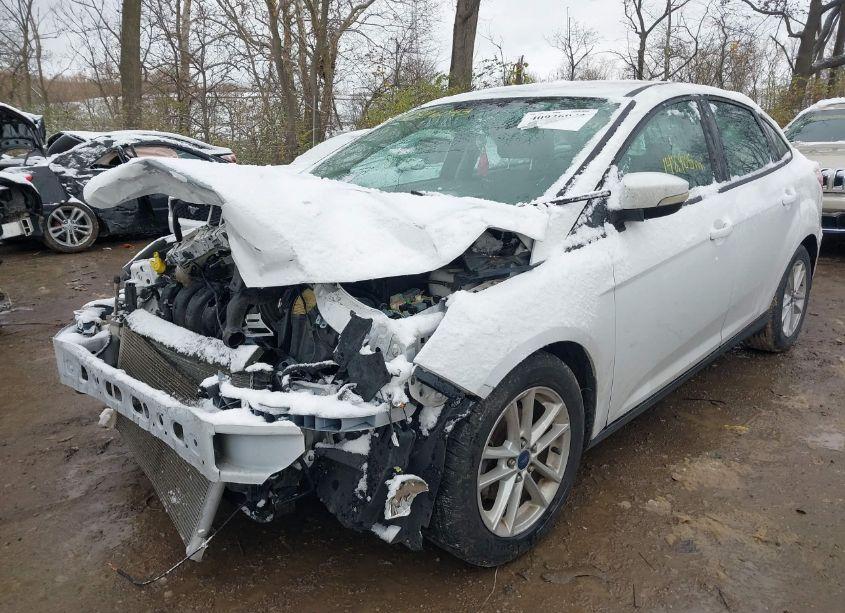 Photo 6 of 2015 Ford Focus SE (VIN 1FADP3F25FL262651)