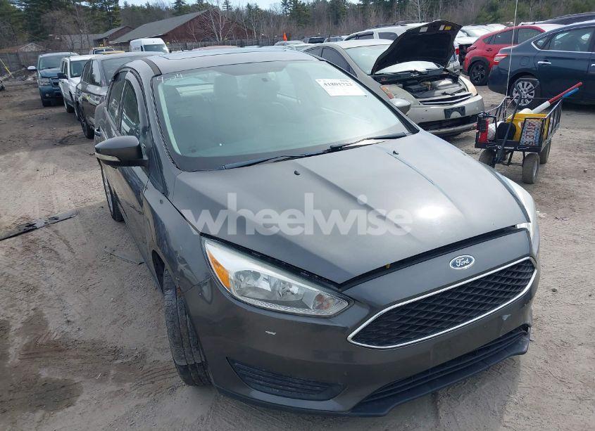 2015 Ford Focus SE (VIN 1FADP3F25FL263721) main photo