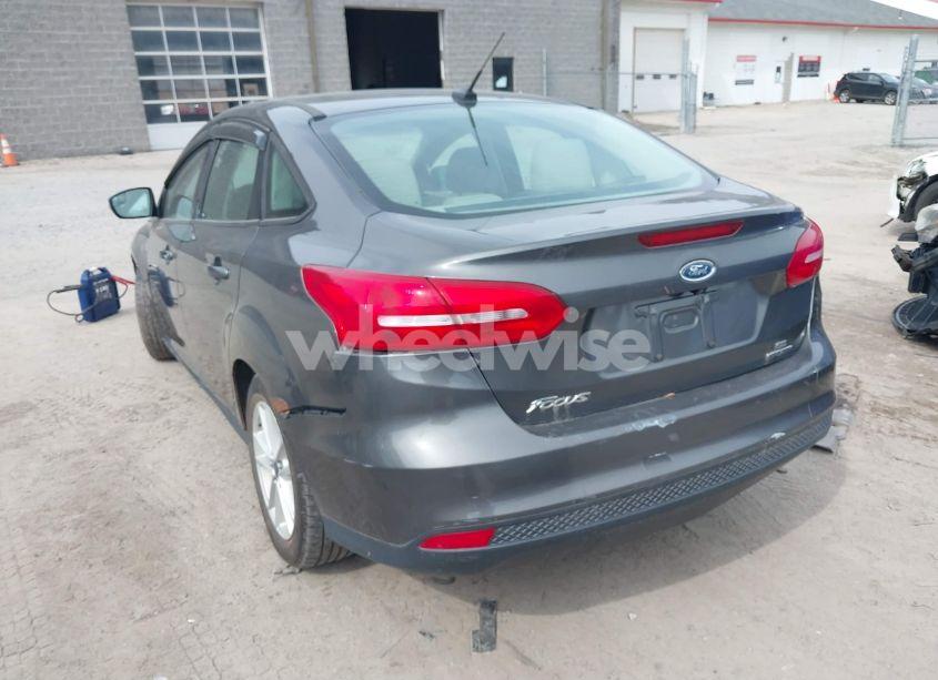 Photo 3 of 2015 Ford Focus SE (VIN 1FADP3F25FL263721)