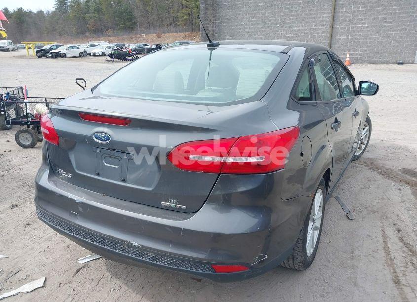 Photo 4 of 2015 Ford Focus SE (VIN 1FADP3F25FL263721)