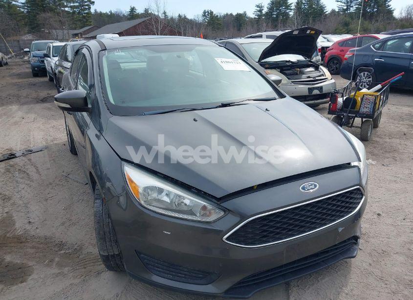 Photo 6 of 2015 Ford Focus SE (VIN 1FADP3F25FL263721)