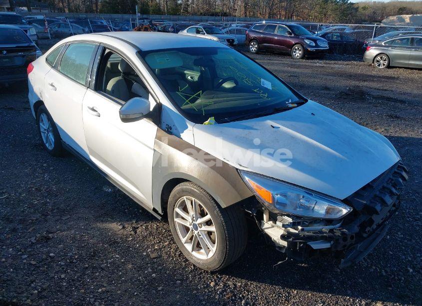 2015 Ford Focus SE (VIN 1FADP3F25FL277019) main photo