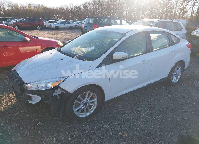Photo 2 of 2015 Ford Focus SE (VIN 1FADP3F25FL277019)