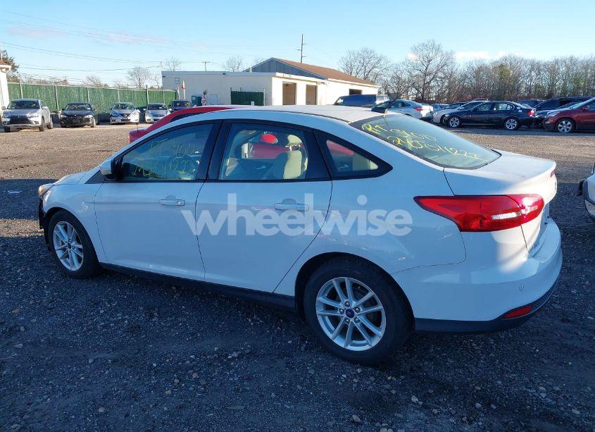 Photo 3 of 2015 Ford Focus SE (VIN 1FADP3F25FL277019)