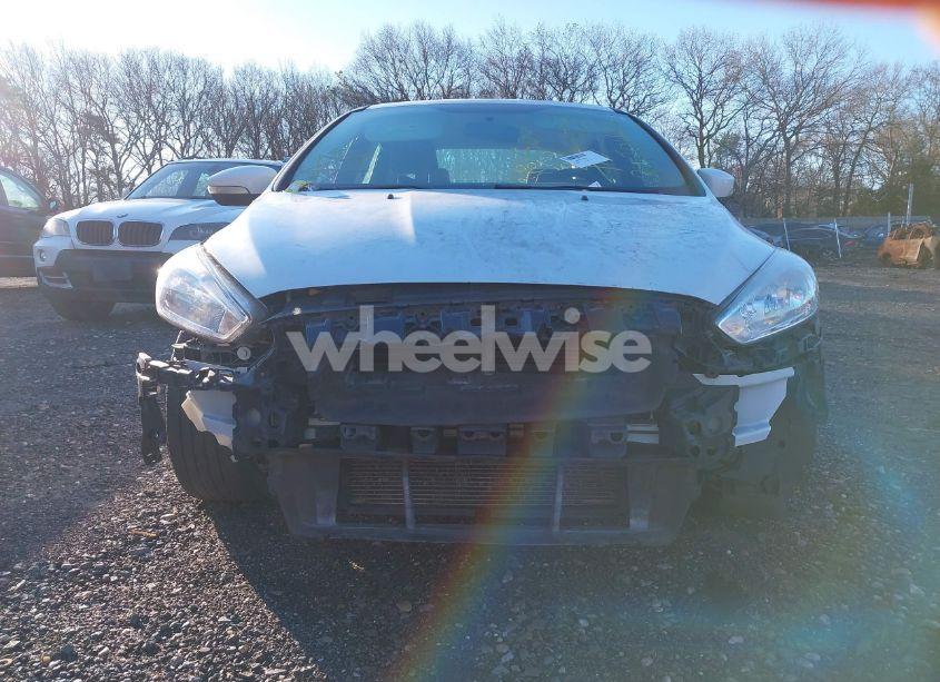 Photo 6 of 2015 Ford Focus SE (VIN 1FADP3F25FL277019)