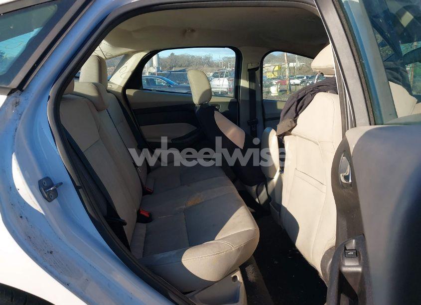 Photo 8 of 2015 Ford Focus SE (VIN 1FADP3F25FL277019)