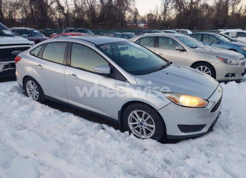 2015 Ford Focus SE (VIN 1FADP3F25FL289770) main photo