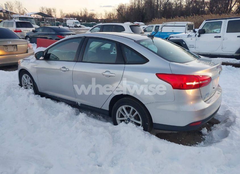 Photo 3 of 2015 Ford Focus SE (VIN 1FADP3F25FL289770)